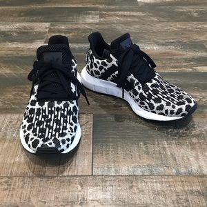 Women’s Adidas shoes- size 6 1/2